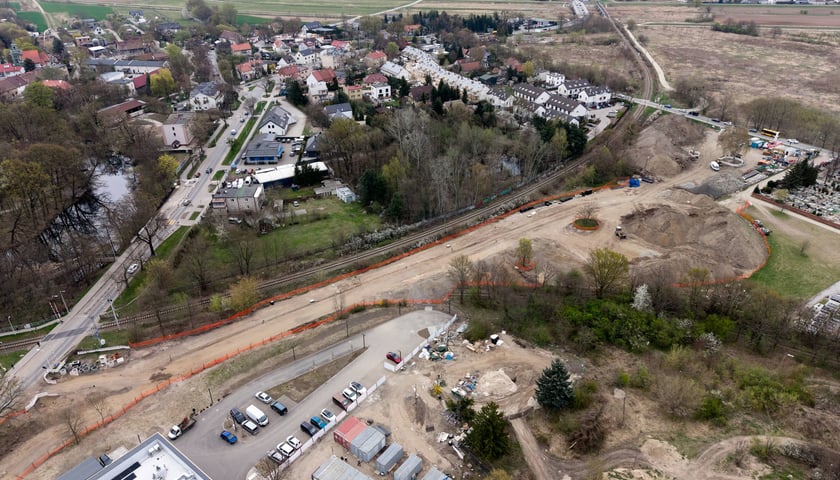 Powiększ obraz: Budowa tramwaju na Swojczyce. W tym miejscu powstanie pętla i duży parking P+R