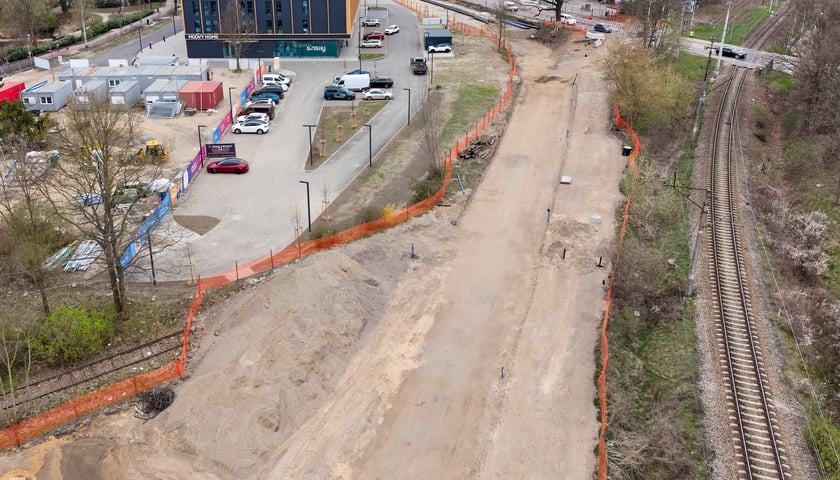 Powiększ obraz: Budowa tramwaju na Swojczyce. W tym miejscu powstanie pętla i duży parking P+R