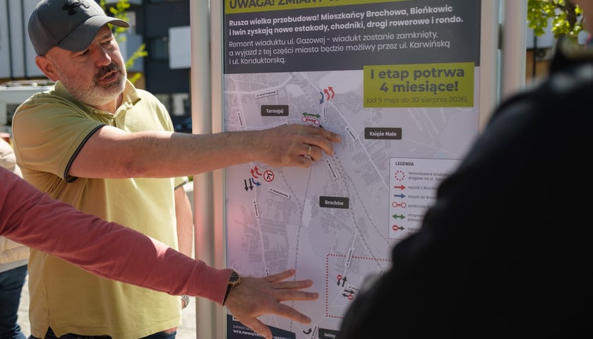 Powiększ obraz: Spotkanie urzędnik&oacute;w i mieszkańc&oacute;w w sobotę 25 kwietnia na Brochowie dotyczące zmian w organizacji ruchu i komunikacji na Brochowie