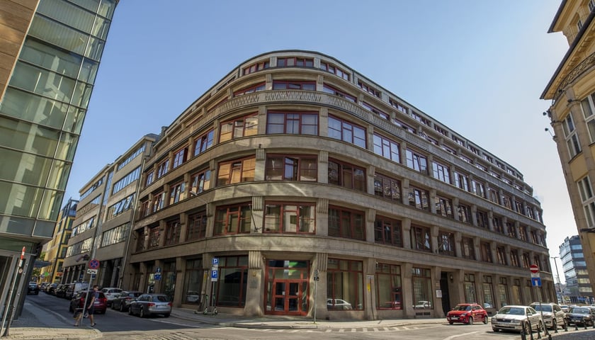 Powiększ obraz: <p>Biurowiec Hansa Poelziga przy ul. Ofiar Oświęcimskich</p>