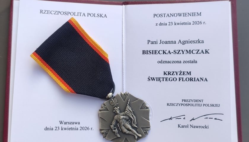Powiększ obraz: <p>Krzyż św. Floriana dla Joanny Bisieckiej-Szymczak</p>