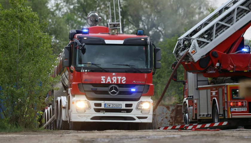 Powiększ obraz: Pożar w Pietrzykowicach 13.05.2026, akcja gaśnicza