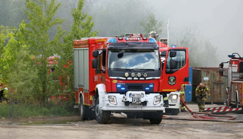 Powiększ obraz: Pożar w Pietrzykowicach 13.05.2026, akcja gaśnicza