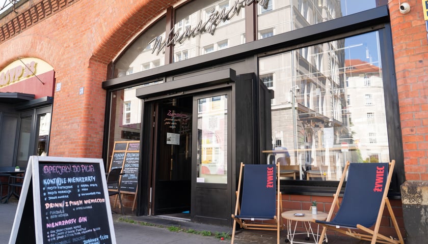 Powiększ obraz: Restauracja Nienażarty pod wrocławskim Nasypem.