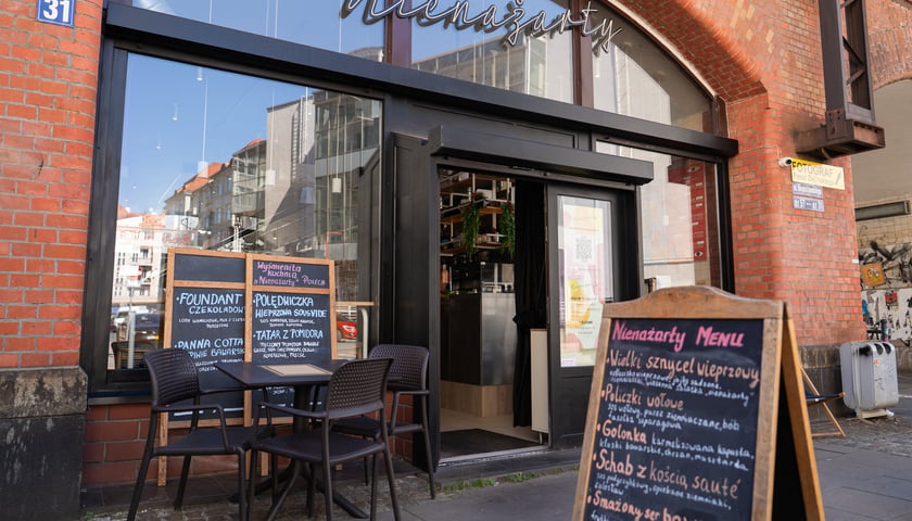 Powiększ obraz: Restauracja Nienażarty pod wrocławskim Nasypem.
