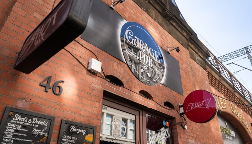 Powiększ obraz: Garage Pub we Wrocławiu.