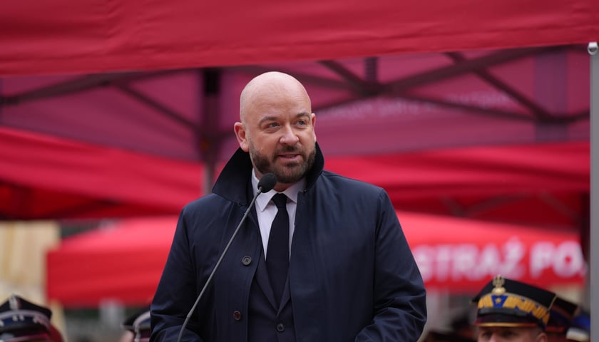 Powiększ obraz: Uroczyste obchody Dnia Strażaka w Rynku i nadanie sztandaru Komendzie Miejskiej PSP we Wrocławiu