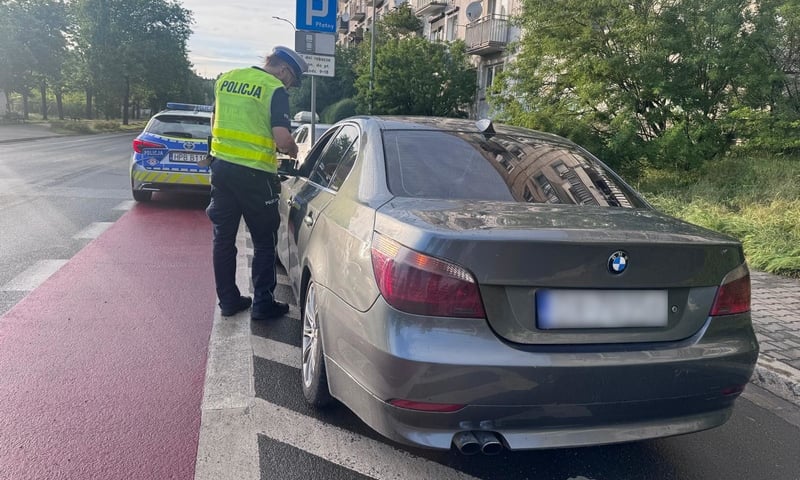 Powiększ obraz: Pomiary hałasu generowanego przez pojazdy przez wrocławskich policjantów