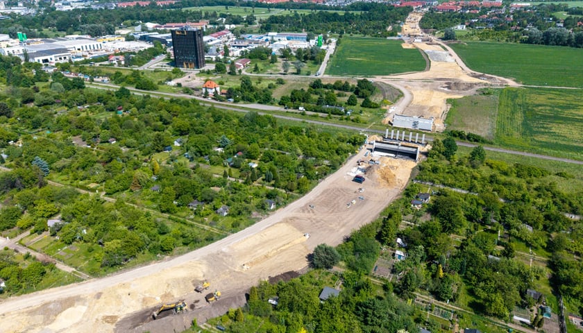Powiększ obraz: Widok z lotu ptaka na budowę Wschodniej Obwodnicy Wrocławia
