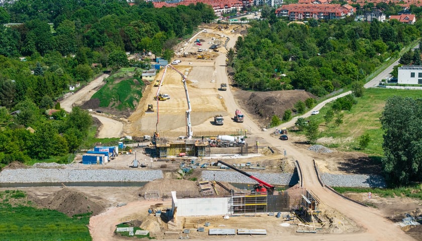 Powiększ obraz: Widok z lotu ptaka na budowę Wschodniej Obwodnicy Wrocławia