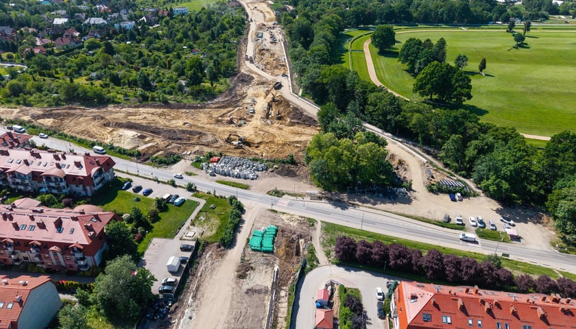 Powiększ obraz: Widok z lotu ptaka na budowę Wschodniej Obwodnicy Wrocławia