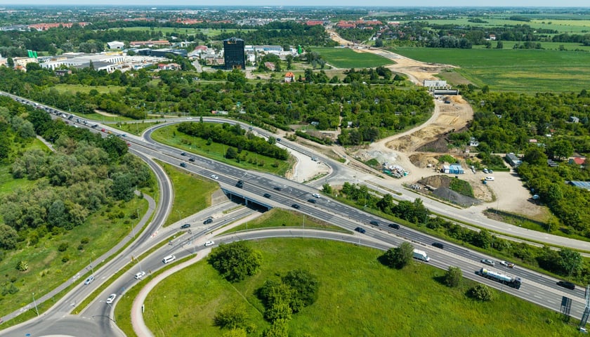 Powiększ obraz: Widok z lotu ptaka na budowę Wschodniej Obwodnicy Wrocławia