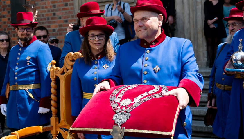 Powiększ obraz: Pochód radnych podczas Święta Wrocławia 2025