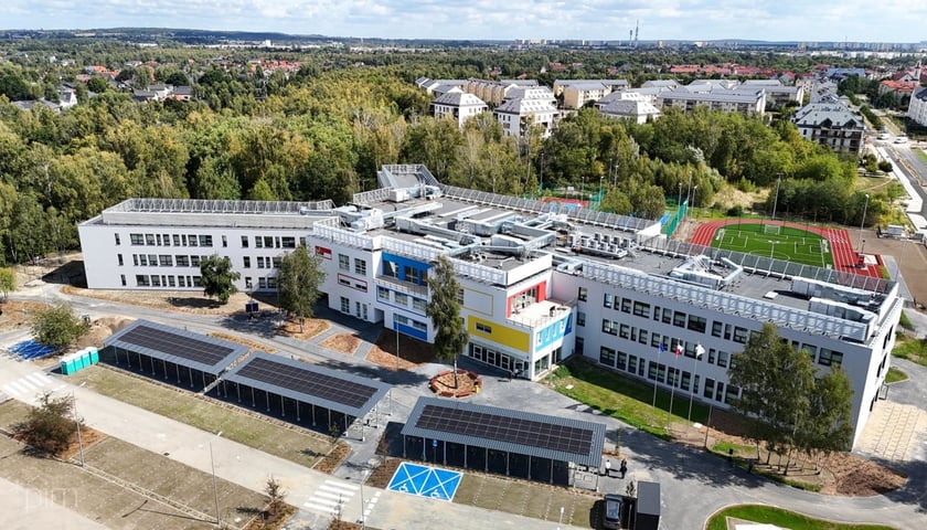 Powiększ obraz: Nowa szkoła przy ul. Rostworowskiego w Poznaniu