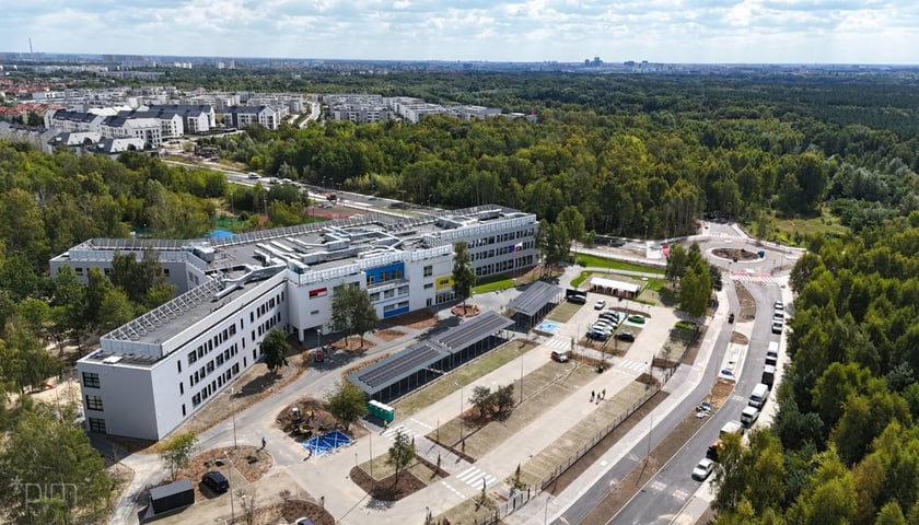 Powiększ obraz: Nowa szkoła przy ul. Rostworowskiego w Poznaniu