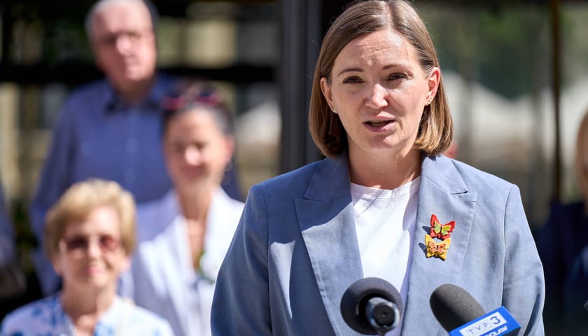 Powiększ obraz: Ewa Żmuda, zastępczyni dyrektora WCI, Konferencja prasowa dotycząca Silverbusa, Wrocław, 8 czerwca 2026