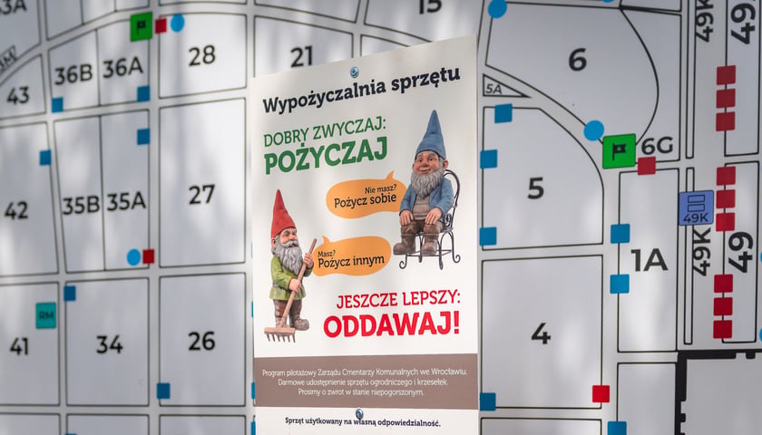 Powiększ obraz: Pilotażowy projekt opiera się na wzajemnym zaufaniu oraz odpowiedzialności użytkowników. Osoba korzystająca z narzędzi, po zakończeniu prac, powinna je każdorazowo odłożyć w to samo miejsce.