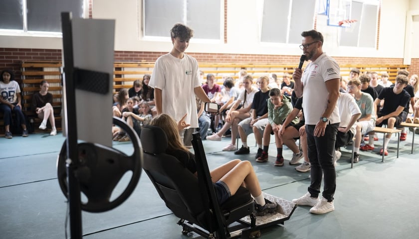 Powiększ obraz: Warsztaty z bezpieczeństwa na drodze dla uczniów SP nr 1 we Wrocławiu - 19.06.2026 r.