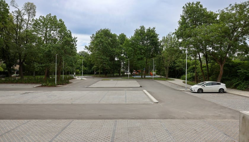 Powiększ obraz: Nowy parking P+R na Leśnicy. W lipcu będzie można z niego korzystać