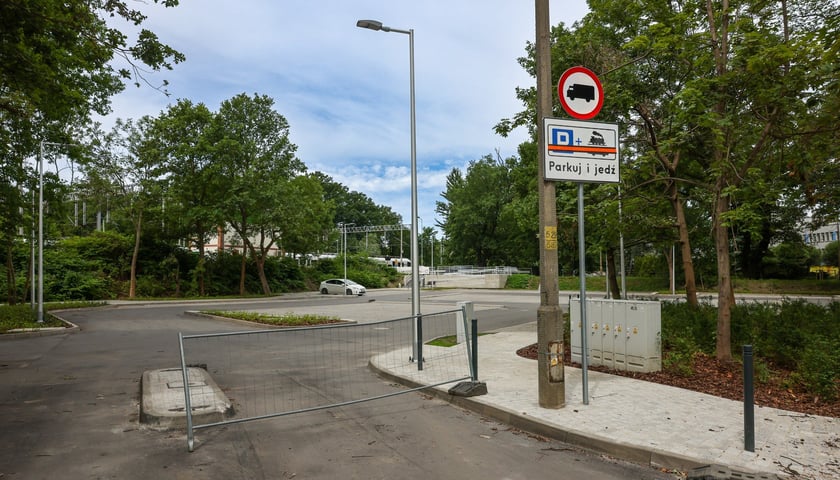 Powiększ obraz: Nowy parking P+R na Leśnicy. W lipcu będzie można z niego korzystać