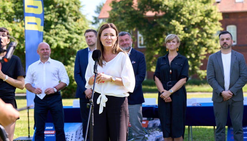 Powiększ obraz: Podpisanie umowy na budowę kompleksu TBS Wrocław na Brochowie. Iwona Gosa, Prezes Zarządu TBS Wrocław