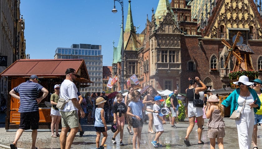 Powiększ obraz: Upały we Wrocławiu, Rynek - 27.06.2026 r.