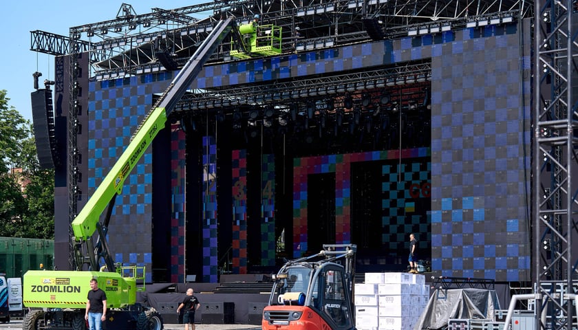 Budowa sceny na Placu Wolności, 29 czerwca 2026 r.