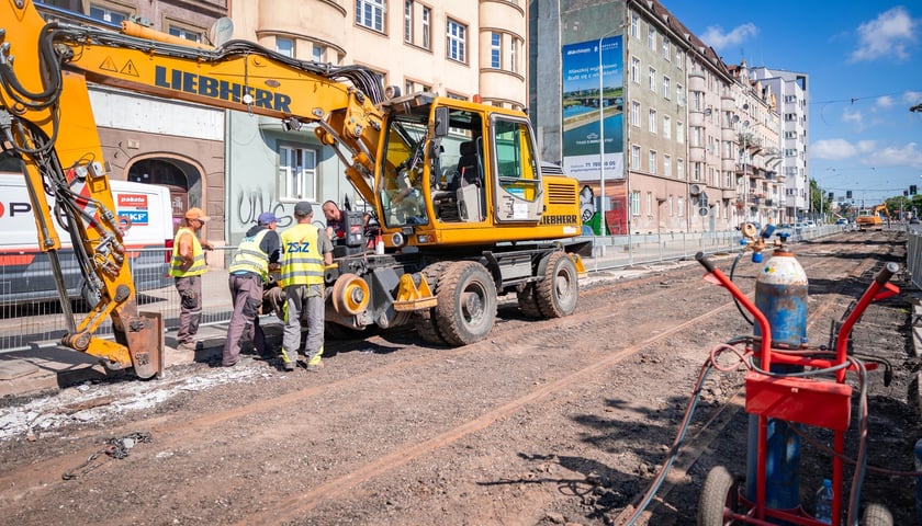 Powiększ obraz: Remont torowiska na ulicy Trzebnickiej