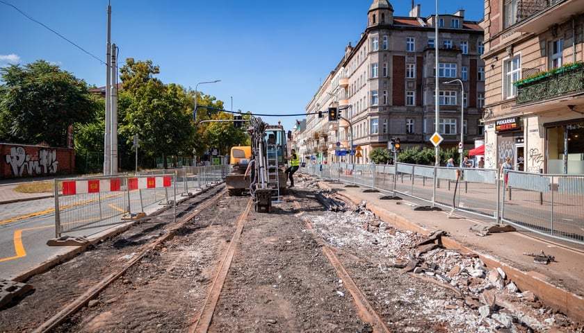 Powiększ obraz: Remont torowiska na ulicy Trzebnickiej