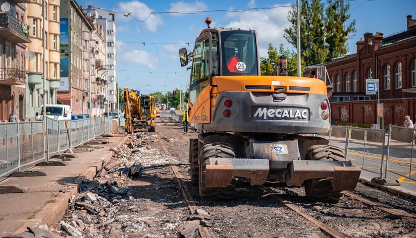 Powiększ obraz: Remont torowiska na ulicy Trzebnickiej