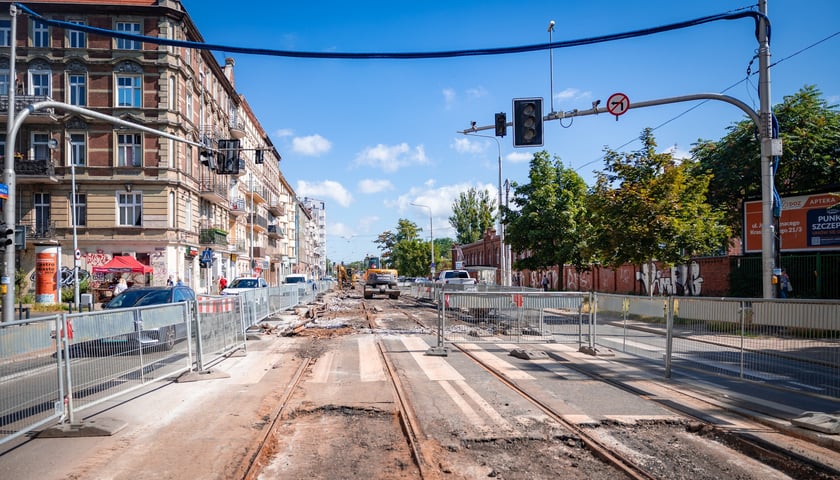 Powiększ obraz: Remont torowiska na ulicy Trzebnickiej