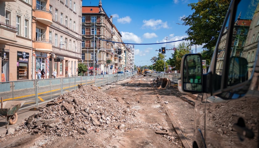 Powiększ obraz: Remont torowiska na ulicy Trzebnickiej
