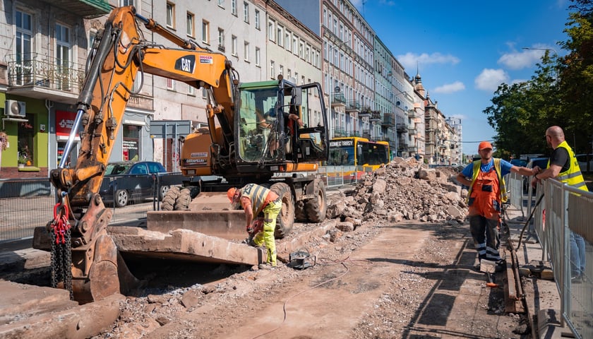 Powiększ obraz: Remont torowiska na ulicy Trzebnickiej