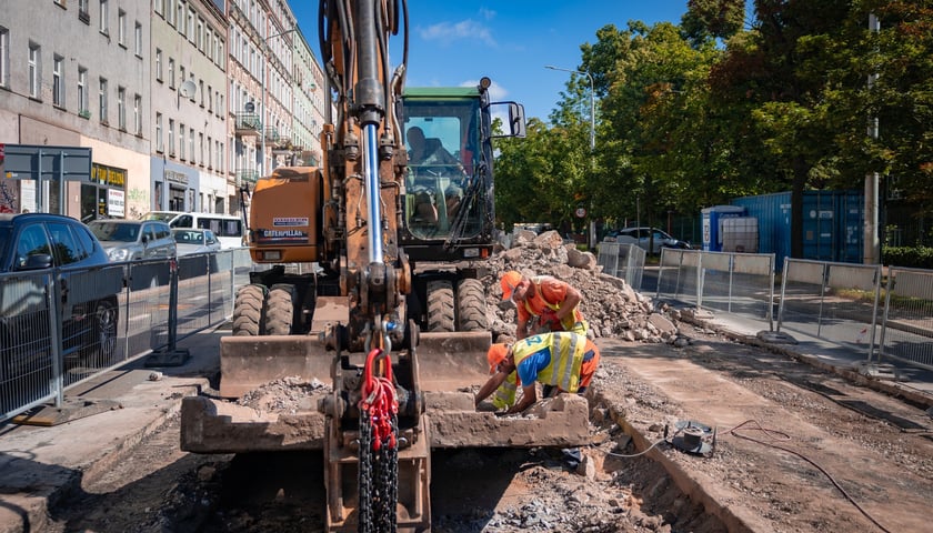 Powiększ obraz: Remont torowiska na ulicy Trzebnickiej