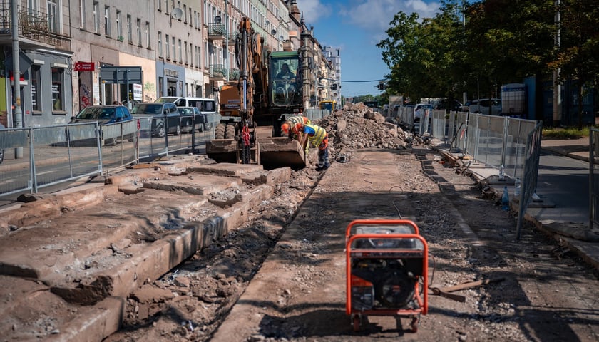Powiększ obraz: Remont torowiska na ulicy Trzebnickiej