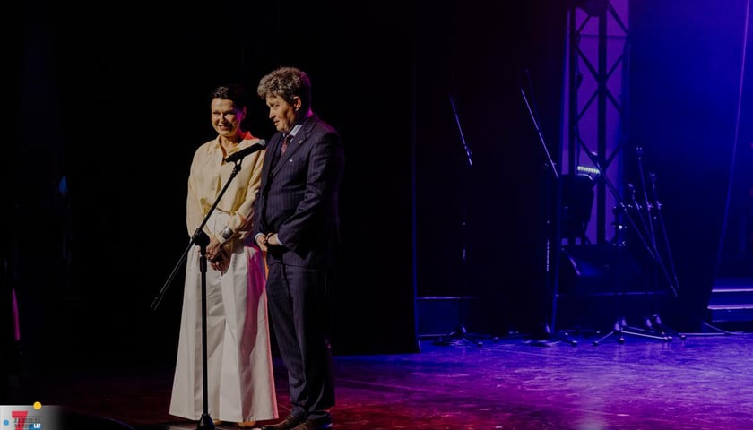 Powiększ obraz: Koncert Jubileuszowy 75-lecia Młodzieżowego Domu Kultury im. Mikołaja Kopernika