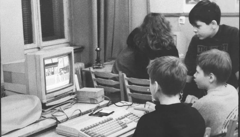 Powiększ obraz: Młodzieżowy Dom Kultury im. Mikołaja Kopernika przy ul. Kołłątaja we Wrocławiu - historyczne zdjęcia