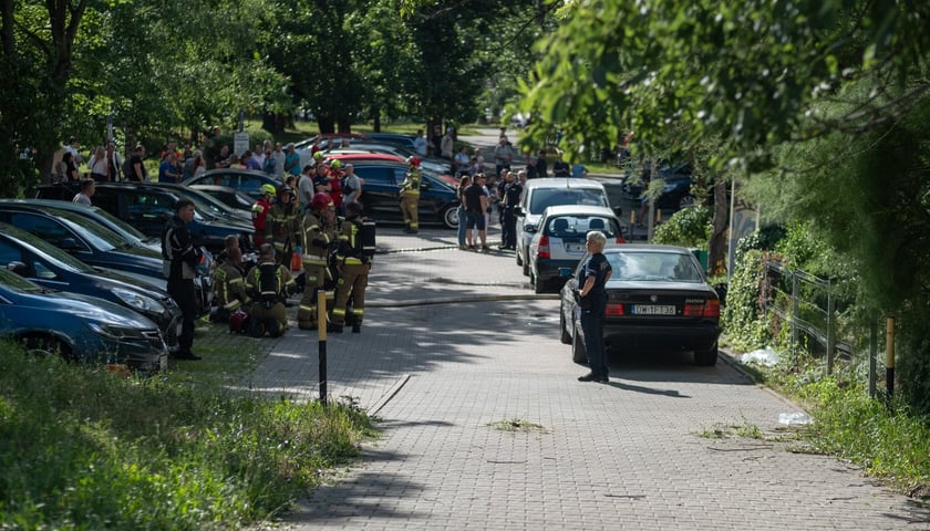 Pożar mieszkania na Nowym Dworze. Trwa akcja służb