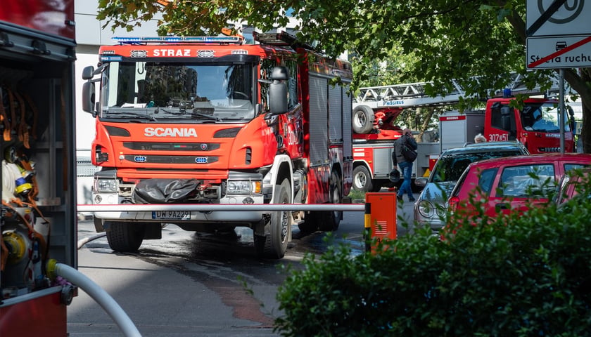 Pożar mieszkania na Nowym Dworze. Trwa akcja służb