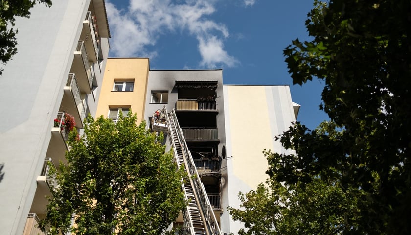 Pożar mieszkania na Nowym Dworze. Trwa akcja służb