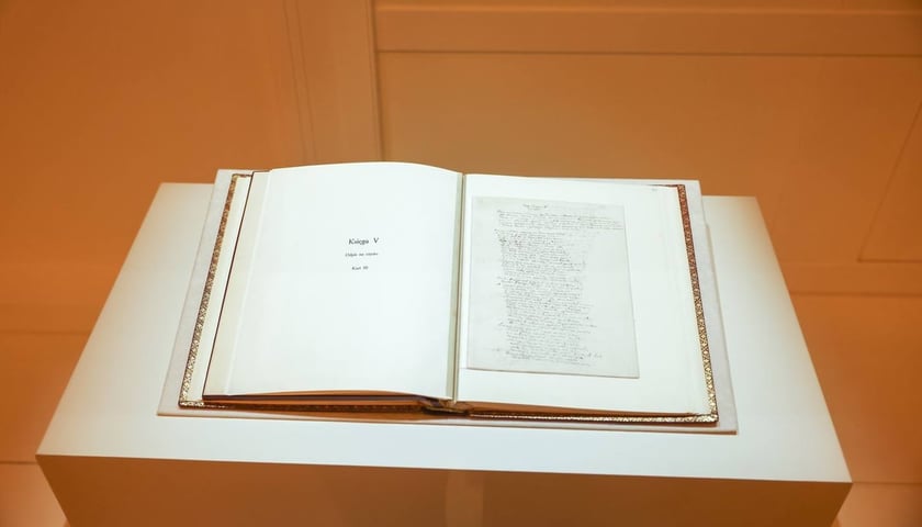 Powiększ obraz: Rękopis "Pana Tadeusza" w Muzeum Pana Tadeusza