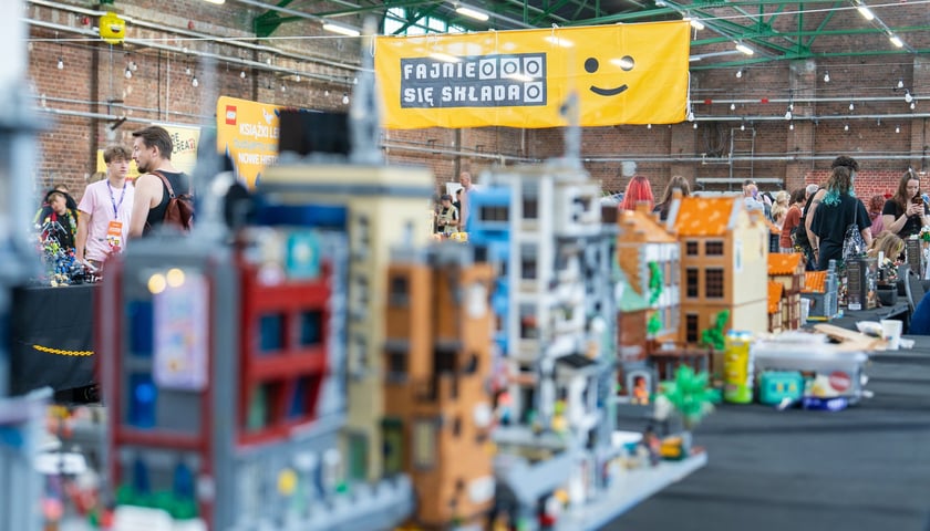 Powiększ obraz: „Fajnie się składa!” – impreza dla miłośników klocków Lego