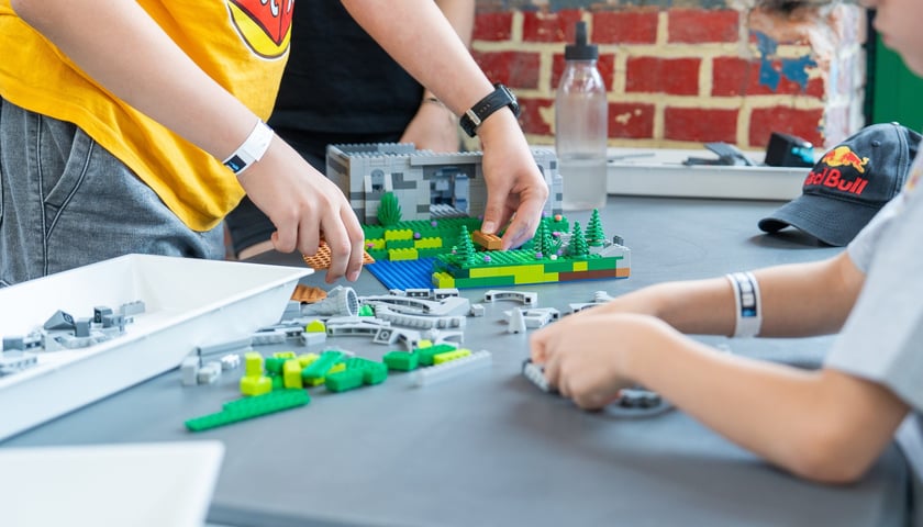 Powiększ obraz: „Fajnie się składa!” – impreza dla miłośników klocków Lego