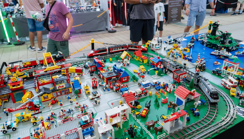 Powiększ obraz: „Fajnie się składa!” – impreza dla miłośników klocków Lego