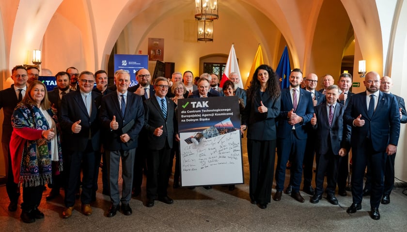 Powiększ obraz: W przygotowanie aplikacji zaangażowani byli przedstawiciele świata nauki, biznesu i administracji publicznej