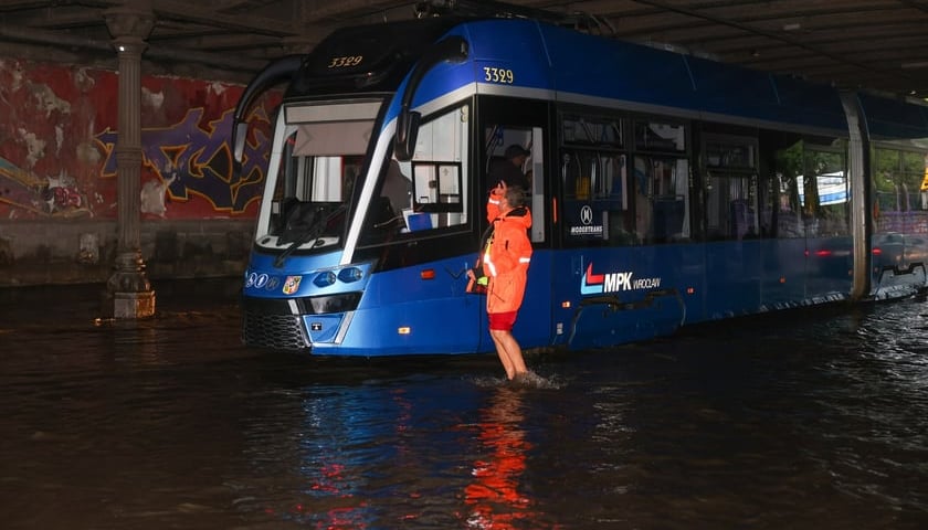 Powiększ obraz: <p>Intensywne ulewy we Wrocławiu - interwencje służb, 15 lipca</p>