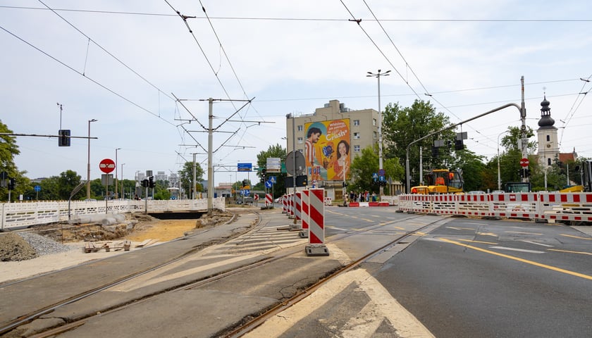 Powiększ obraz: Remont torowiska na ulicy Traugutta w rejonie skrzyżowania z Krasińskiego