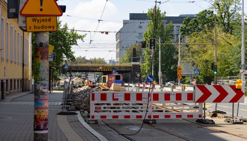 Powiększ obraz: Remont torowiska na ulicach Peronowej i Stawowej