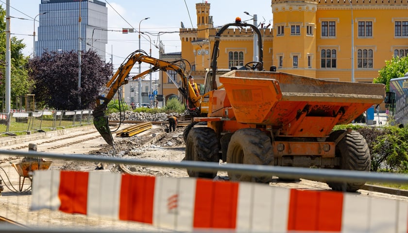 Powiększ obraz: Remont torowiska na ulicach Peronowej i Stawowej