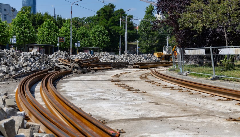 Powiększ obraz: Remont torowiska na ulicach Peronowej i Stawowej